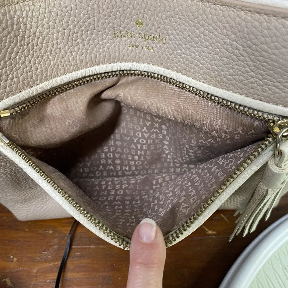 Kate Spade NY Purse Cross Body Tan Pebble Leather Bag Tassle Front Purse 10x11x2